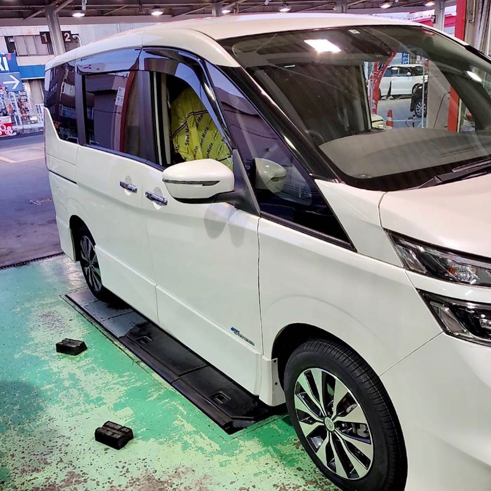 三重県四日市市 持ち込みタイヤ交換 出光 セルフ四日市新正店 ニッサン セレナ 195 60r16 4本6000円 持ち込みタイヤ交換 グリピット 愛知 岐阜 三重 石川 福井 富山 和歌山