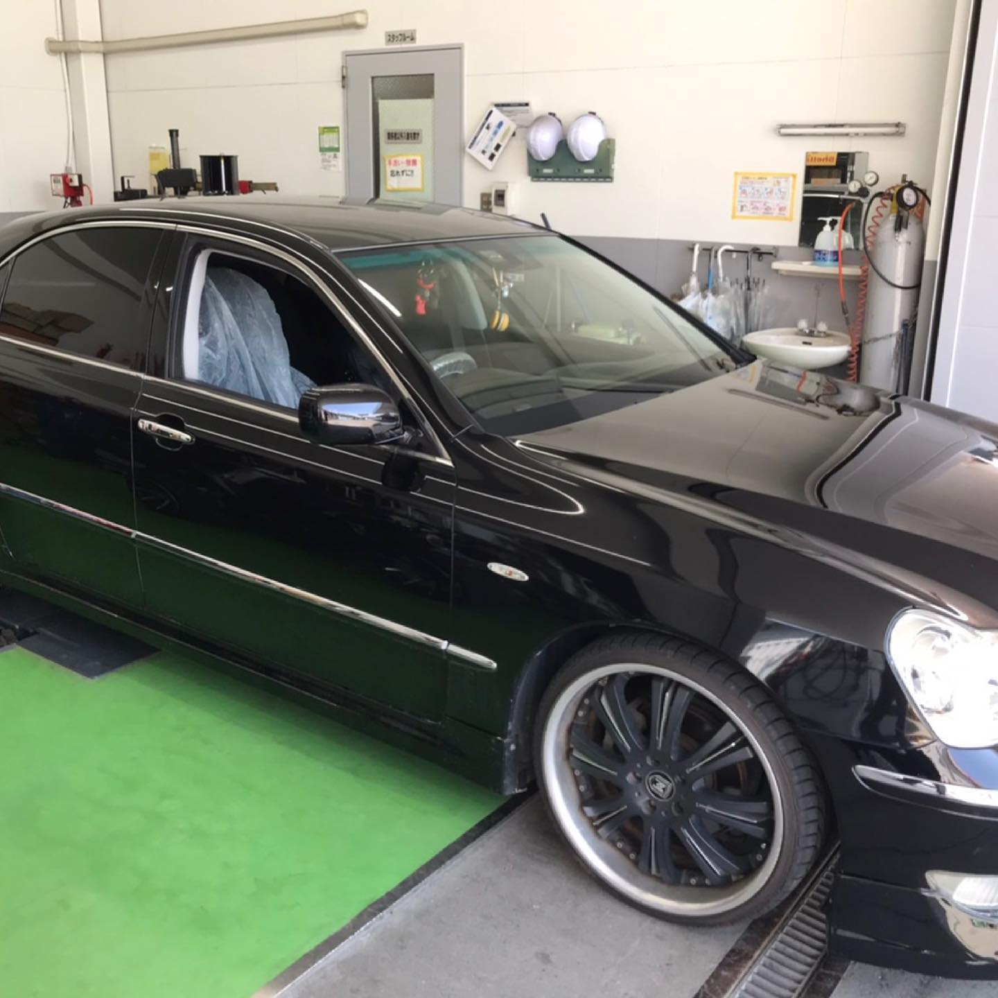 【話題の節約術】タイヤ持ち込み交換 シェル セルフニューハートSS  トヨタ  マジェスタ  235/30R20  2本 7700円