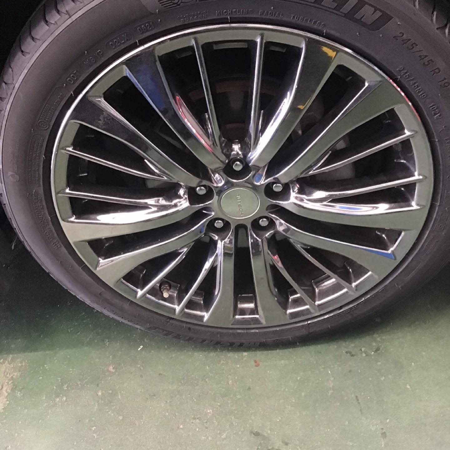 三重県津市、タイヤ持ち込み交換 出光 津市久居インター店  日産  エルグランド  245/45R19 4本 11000円