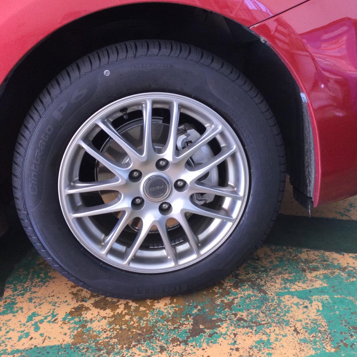 岐阜市、タイヤ持ち込み交換 出光 出光 セルフ県庁西店  トヨタ  プリウスα  205/60R16 4本6600円