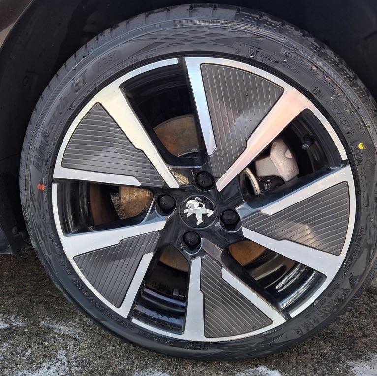 静岡県賀茂郡、持ち込みタイヤ交換 グリピット【サガミシード 片瀬白田SS】 です！！